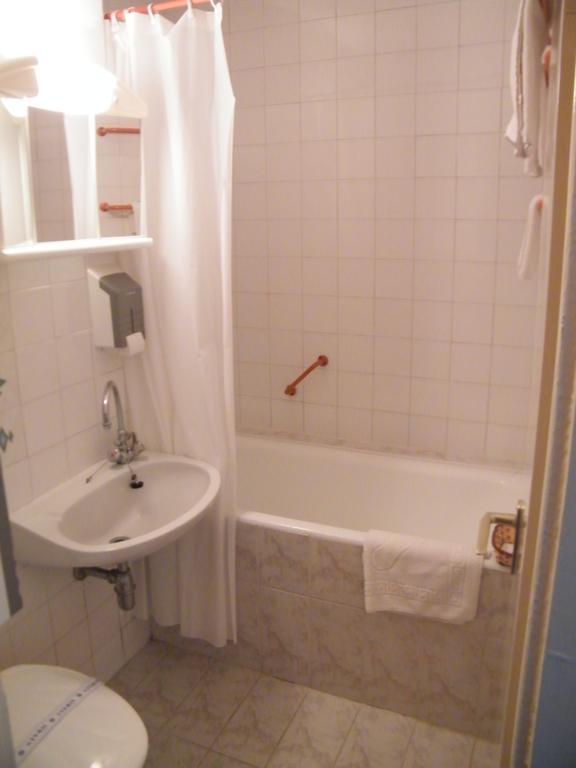 Hotel Magistern Siófok Rum bild