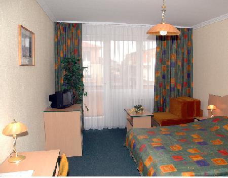 Hotel Magistern Siófok Rum bild